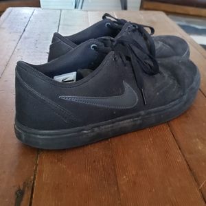 Nike black sneakers